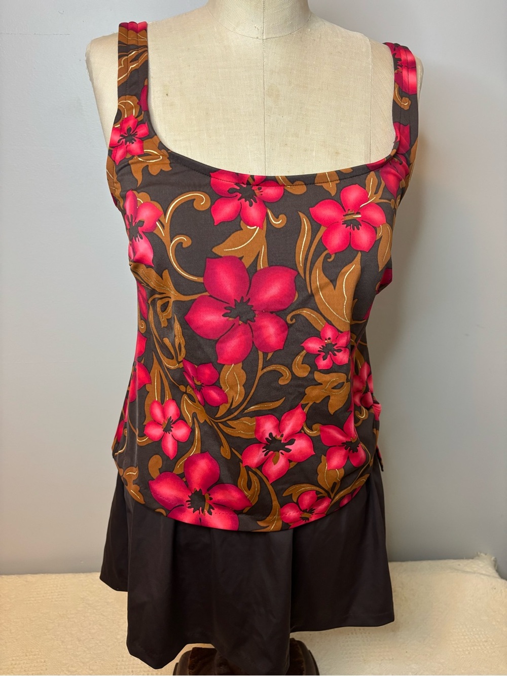 Le Cove Floral Scoop Neck One-Piece Swimsuit in Brown with Red Blossoms